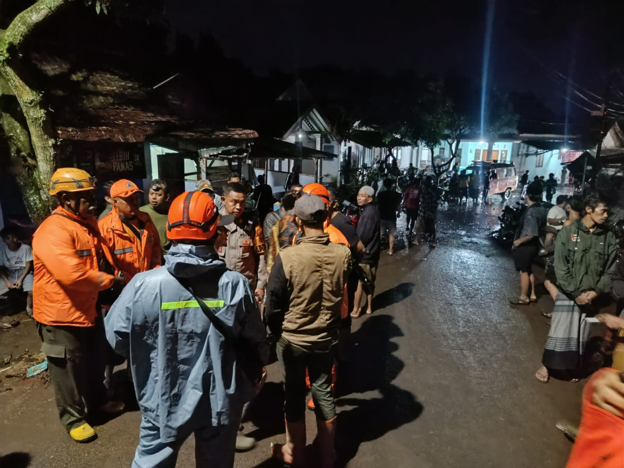 Update Banjir Bandang Jember: Dua Kecamatan Terdampak, 30 Warga Mengungsi dan Satu Orang Terseret Arus