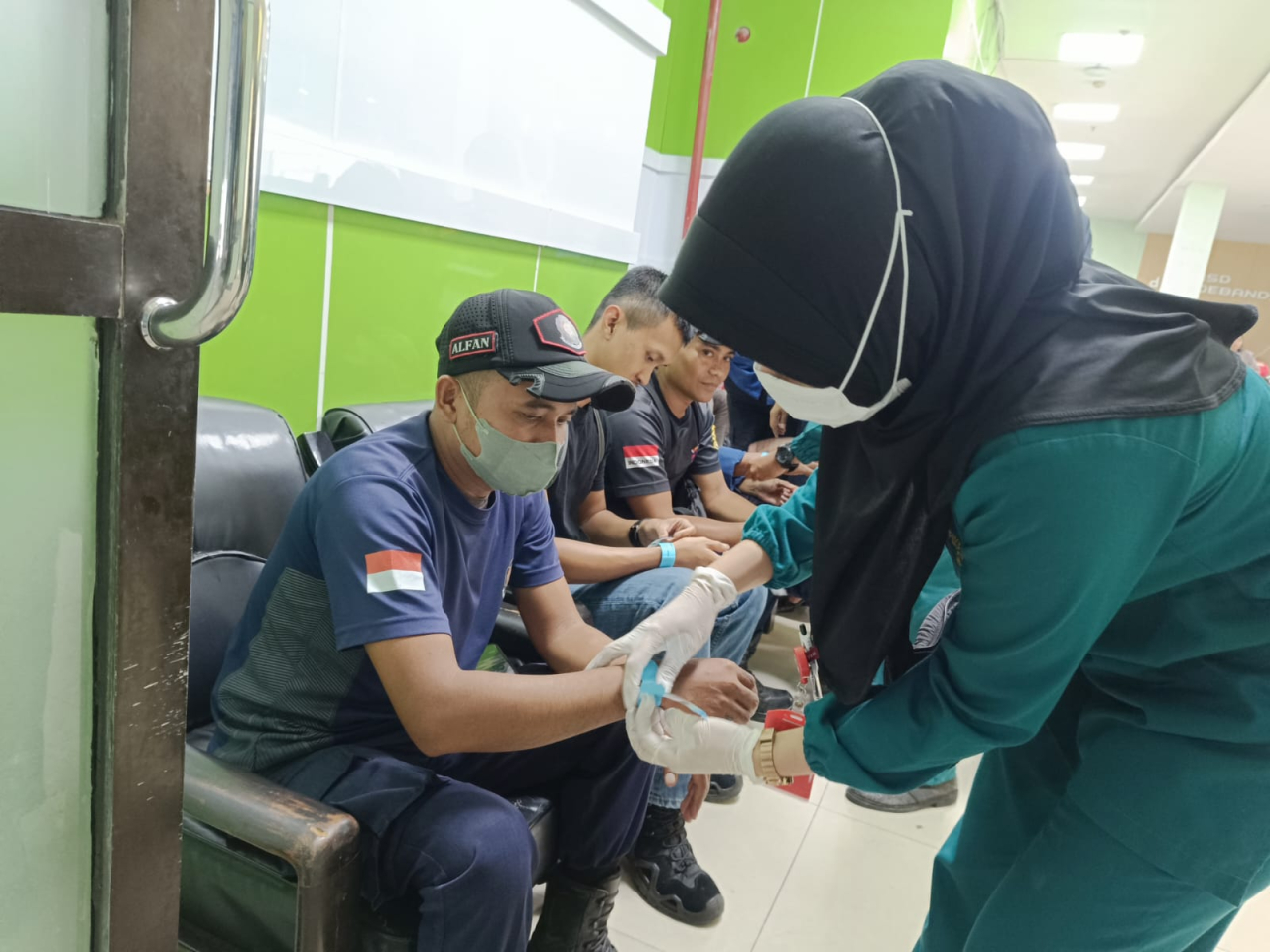 Paparan Asap Kebakaran Gudang Tembakau, Dua Anggota Damkar Jember Terindikasi Keracunan Gas Berbahaya