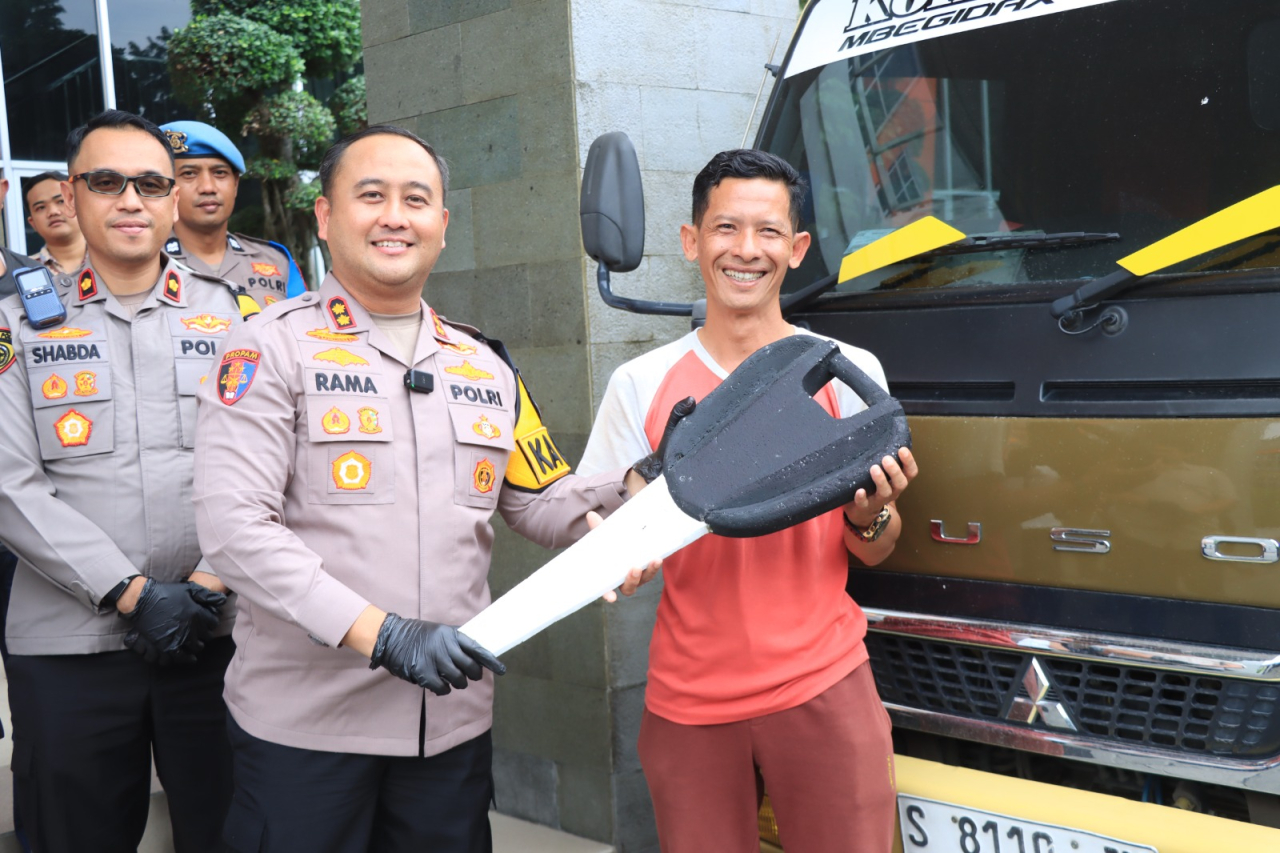 Polres Gresik Ungkap Curat dan Penipuan, Truk serta Motor Curian Dikembalikan ke Pemilik