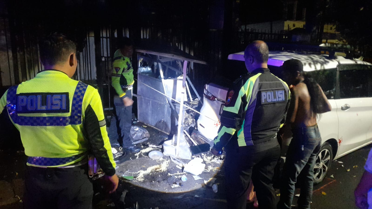Penjual Nasi Goreng di Jember Tewas Tertabrak Mobil