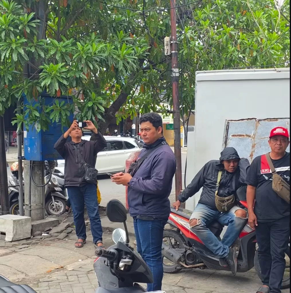 Jukir Liar Surabaya Ancam Bunuh Nasabah Bank Yang Tak Bayar Parkir di Kapas Krampung
