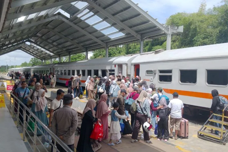 Masuki Arus Balik, Penumpang KA di Stasiun Daop 9 Tembus 12 Ribu Orang