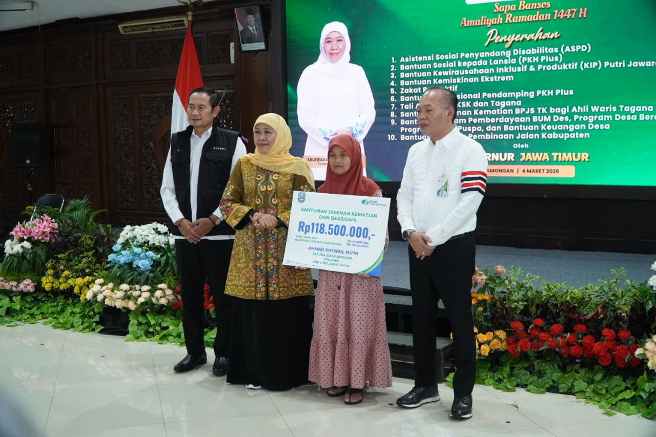 Sapa Bansos Titik Ke-9, Gubernur Khofifah Salurkan Bantuan Rp7,2 Miliar untuk Masyarakat Lamongan