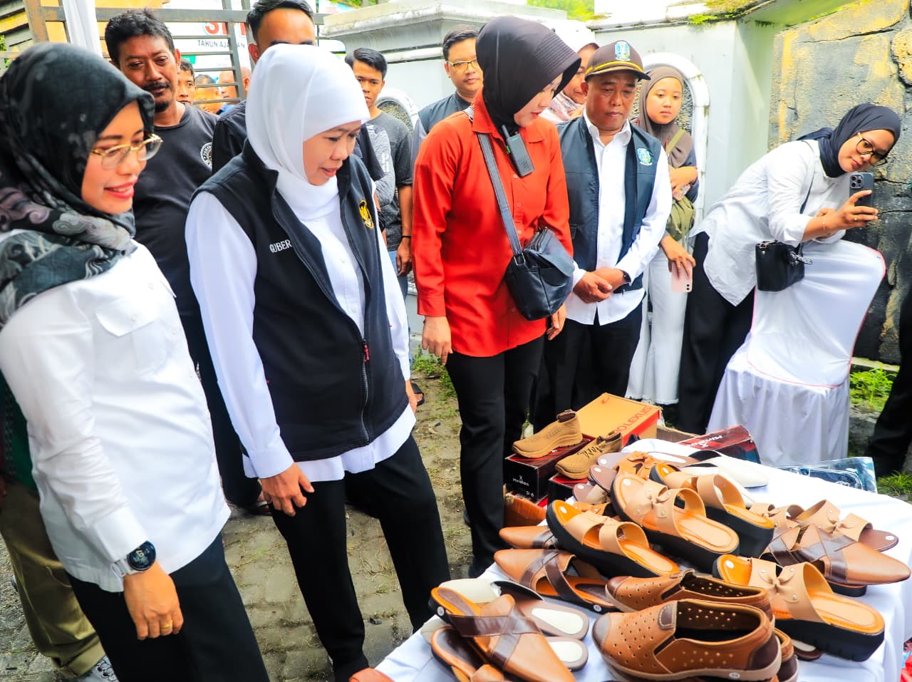 Khofifah Gelar Pasar Murah di Pare Kediri, Perkuat Kendali Inflasi Jelang Idul Fitri