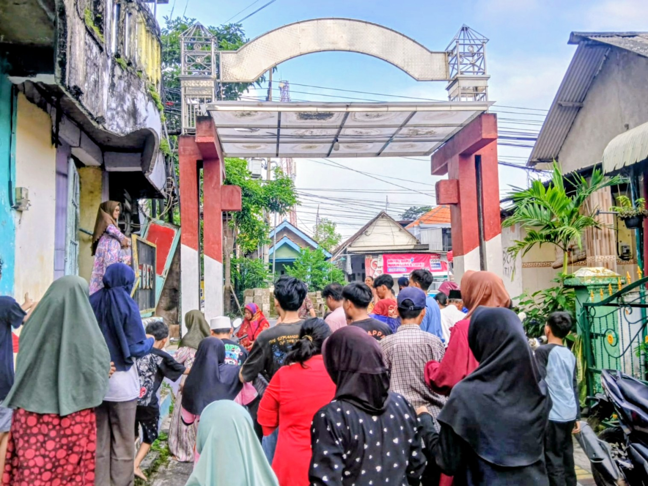 Udik-udikan Desa Suci, Tradisi Berbagi Rezeki yang Semarakkan Lebaran Ketupat di Gresik