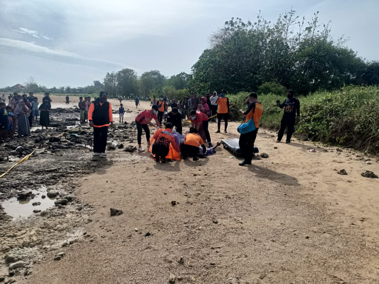 Mayat Nelayan Ditemukan di Pinggir Pantai Banyuates Sampang