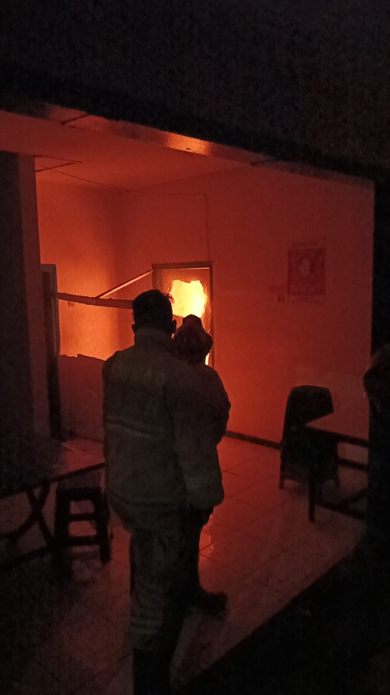 Diduga Korsleting, Warung Bebek Shanghai Jember Hangus Dilalap Api