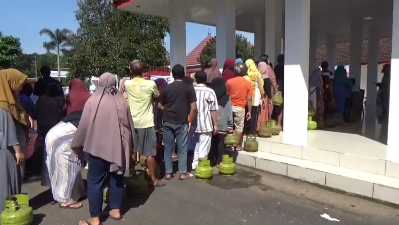 Gas Elpiji 3 Kg Langka di Jember: Pemkab Gelar Pasar Murah dan Ancam Cabut Izin Usaha Nakal