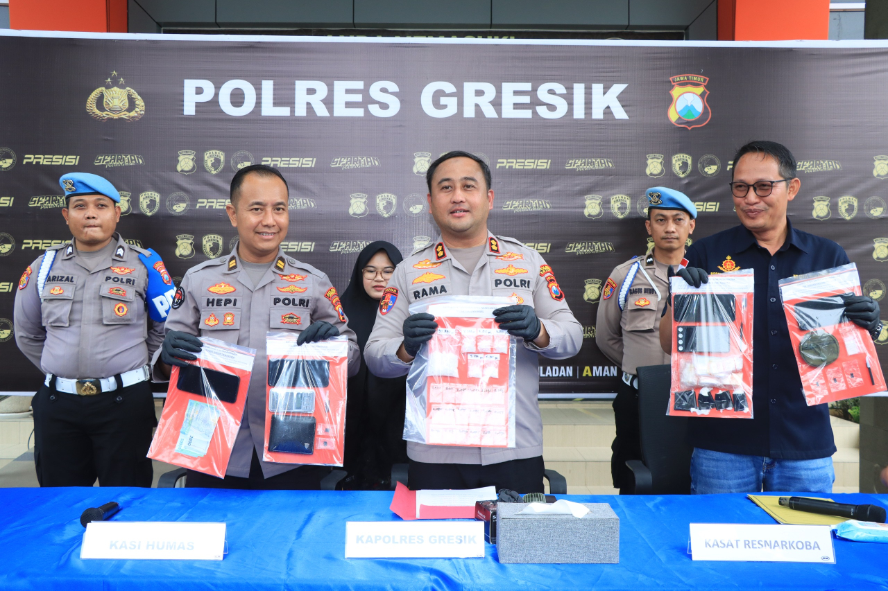 Polres Gresik Bongkar Jaringan Narkoba Gresik-Surabaya, Empat Tersangka Ditangkap dan 68 Gram Sabu Disita