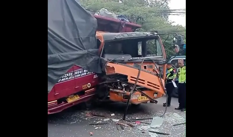 Empat Kendaraan Tabrakan Beruntun di Mojokerto,  Dua Orang Terluka