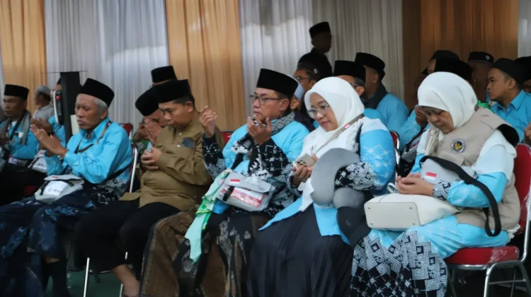 Bupati Sanusi Lepas Jamaah Haji Haji Kloter 15 dan 16 Malang, Pesan Jaga Kesehatan