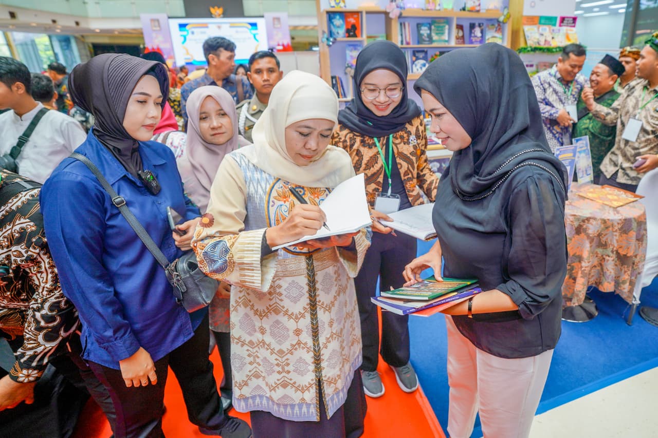 Gubernur Khofifah Ajak Perkuat Budaya Membaca untuk Wujudkan SDM Berdaya Saing Global