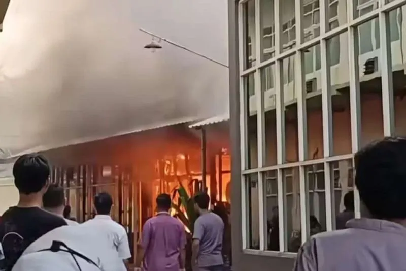 Ruang Kantin dan Koperasi RS Muhammadiyah Ahmad Dahlan Kediri Terbakar