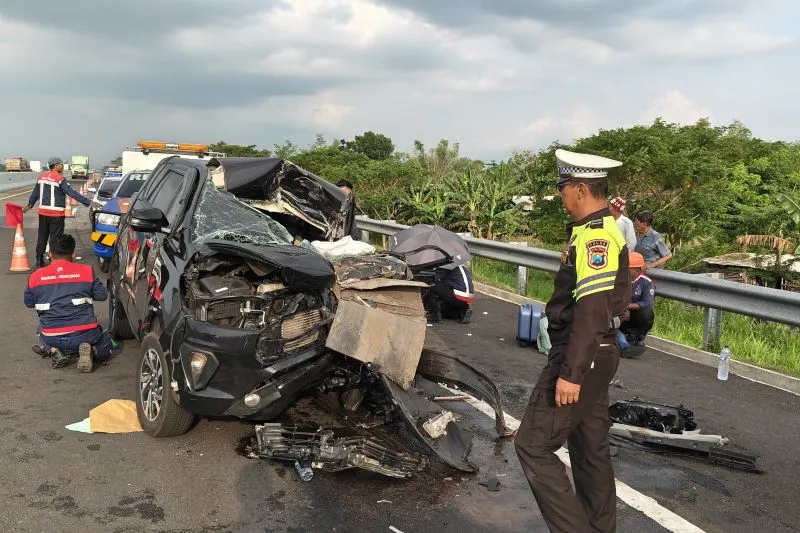 Mobil DPR RI Gus Hilman Hantam Dump Truk di Tol Paspro, Dua Korban Tewas