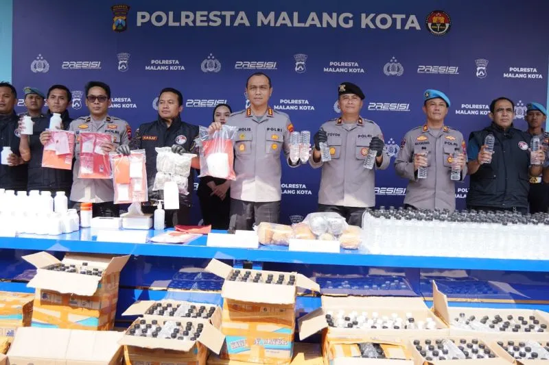 Polresta Malang Sita 8,9 Kg Ganja dan 1,6 SS Dalam Kasus Narkoba