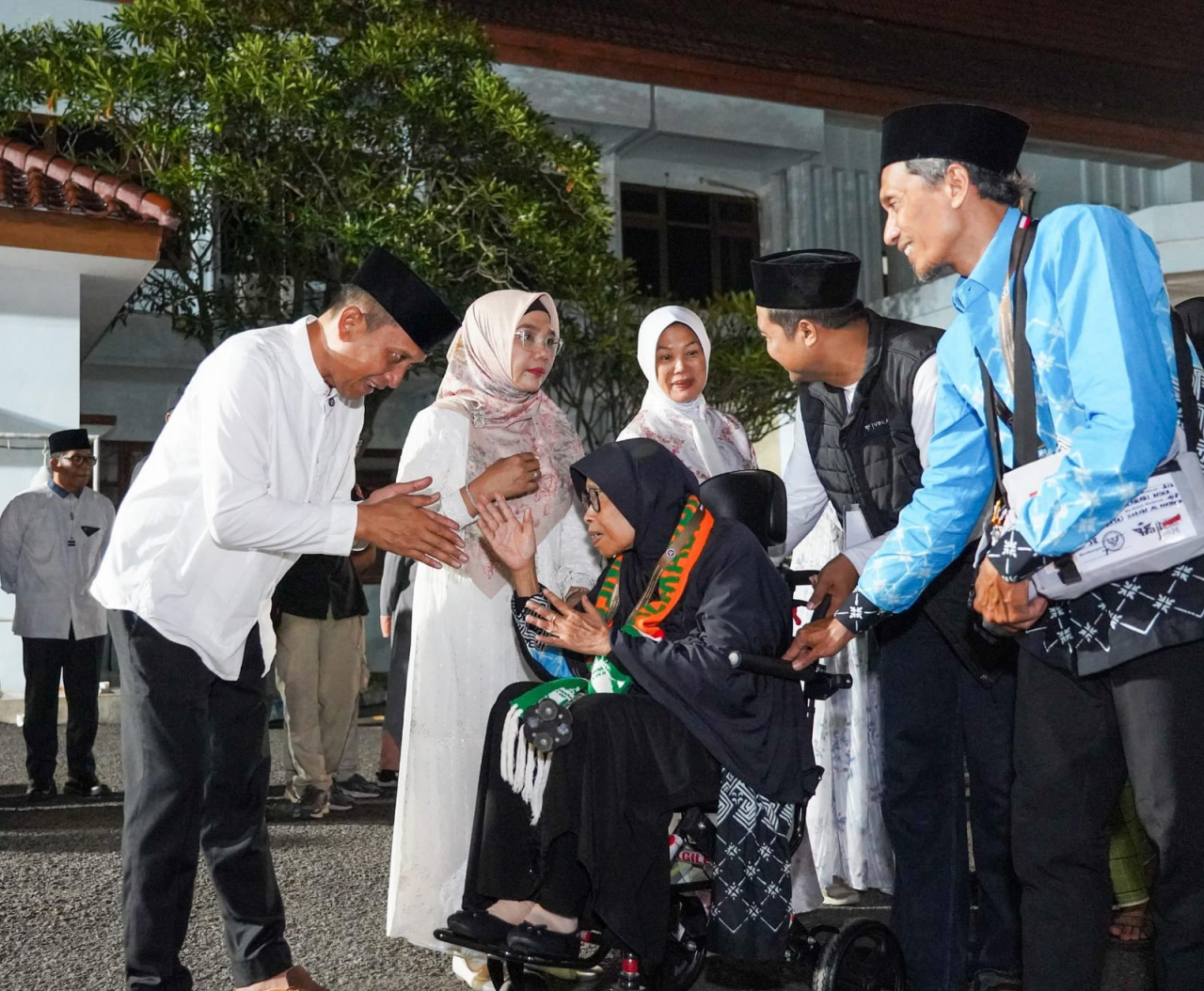 Doa dan Air Mata Warnai Pemberangkatan Ribuan Jamaah Haji Bojonegoro ke Baitullah