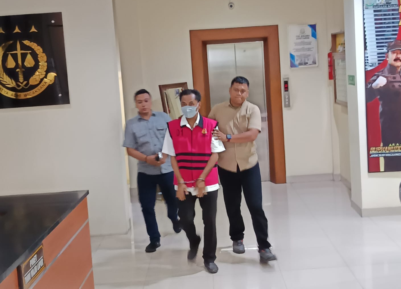 Korupsi Dana Desa Rp1,47 Miliar, Kejari Bojonegoro Resmi Tahan Kades Drokilo