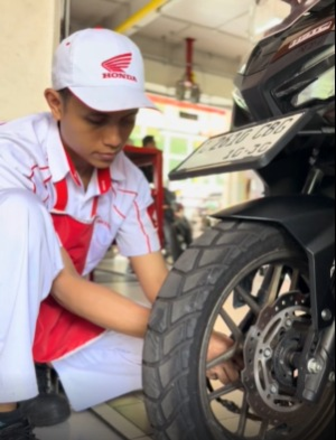Pentingnya Cek Kondisi Ban: MPM Honda Jatim Bagikan Tips Berkendara Aman dan Promo Spesial Mei