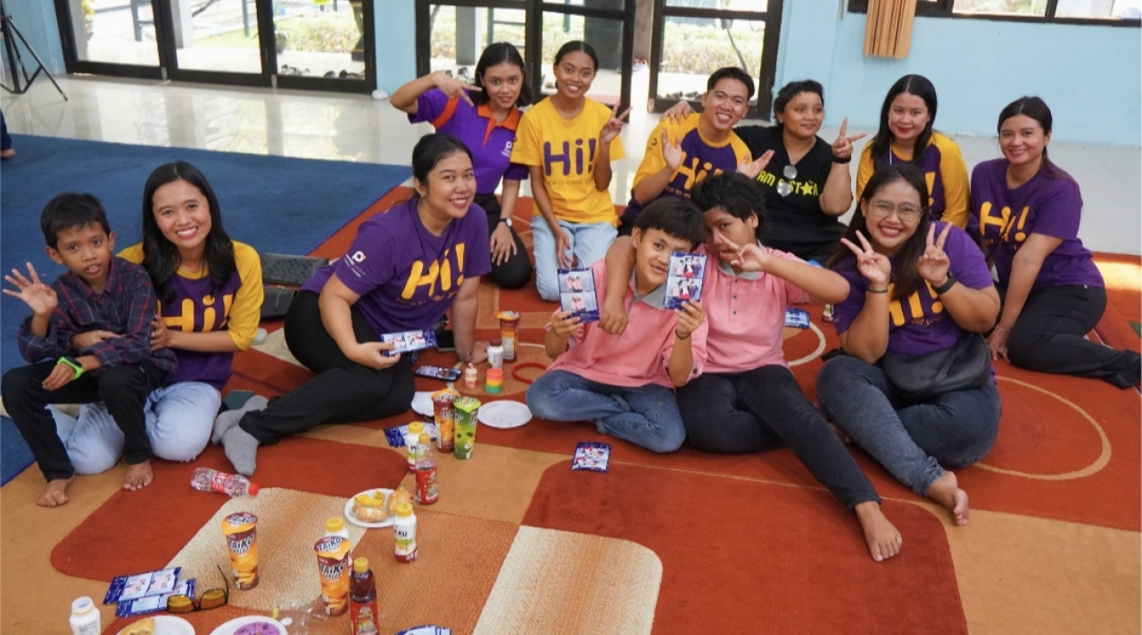 Satu Dekade Penuh Makna, Premier Place Hotel Berbagi Kebahagiaan Bersama Anak-Anak UPTD Kampung Anak Negeri