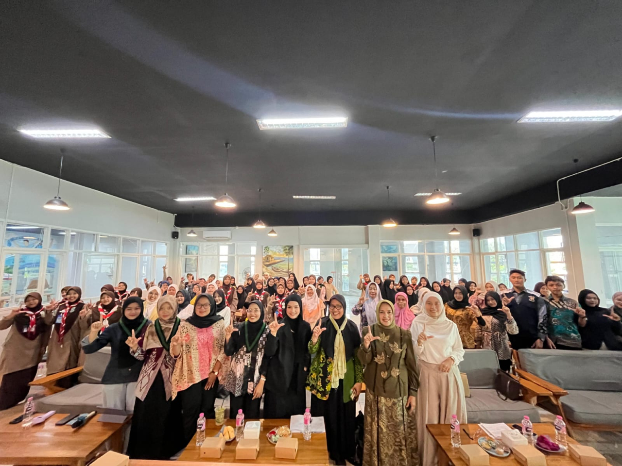Gelar Talkshow Perempuan Berdaya, KOHATI Lamongan Bedah Isu Hukum hingga Kesehatan Mental Gen Z