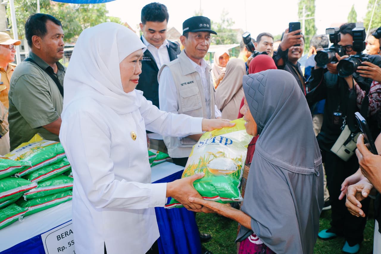 Kendalikan Inflasi Saat Iduladha, Gubernur Khofifah Gencarkan Pasar Murah di Bojonegoro
