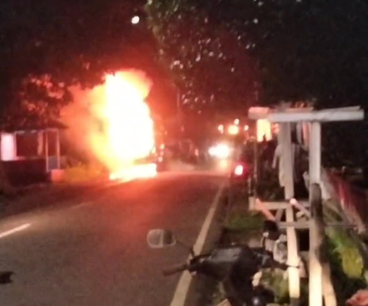 Diduga Akibat Korsleting Listrik, Bus Pariwisata Terbakar di Jember Sempat Picu Kepanikan Warga