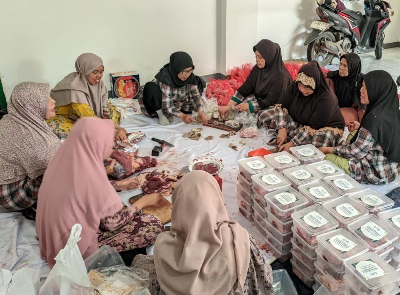 Sambut Iduladha, PLN UP2B Jawa Barat Salurkan Daging Kurban untuk 106 Mustahik di Bandung