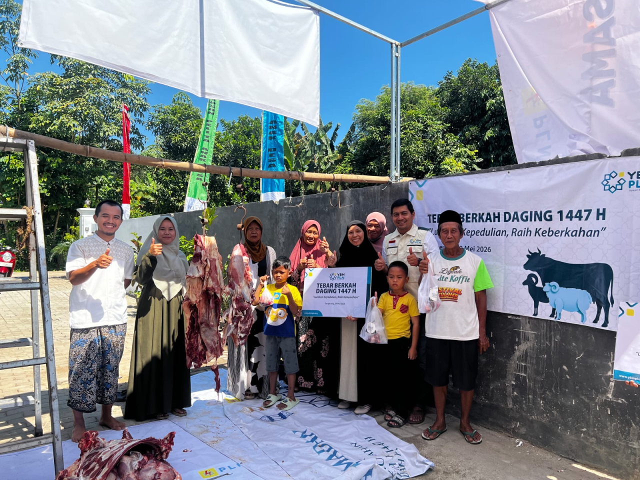YBM PLN UIP2B JAMALI Tebar Daging Kurban untuk Warga Prasejahtera di Tangerang