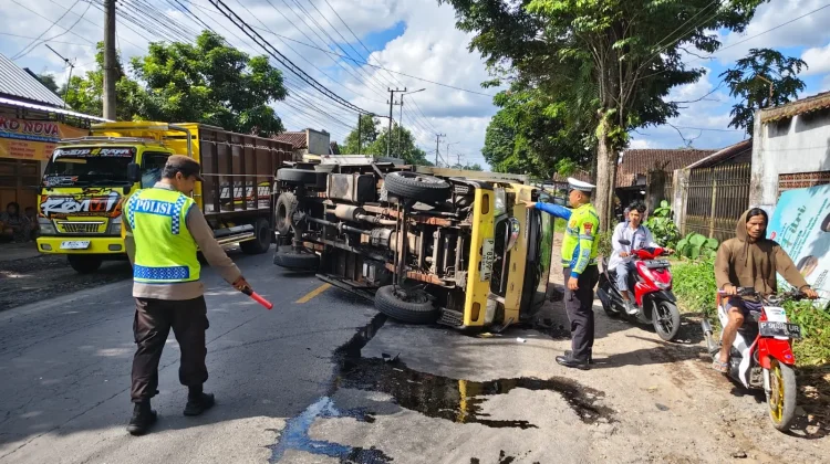 Gagal Nyalip Pengendara Vario di Jember Tewas Tersenggol Truk Boks