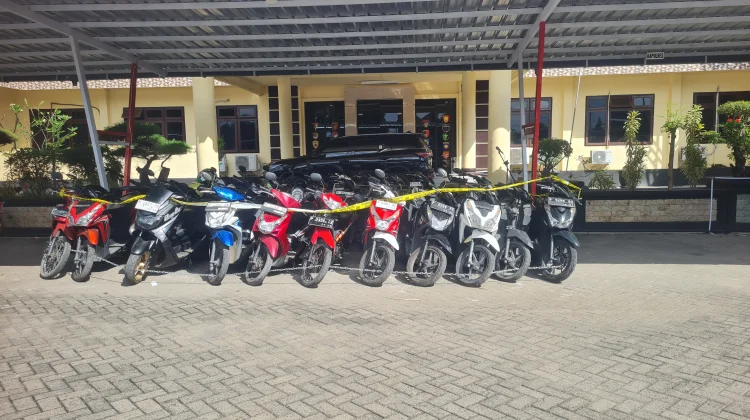 Razia Judi Sabung Ayam, Polres Situbondo Amankan Empat Tersangka