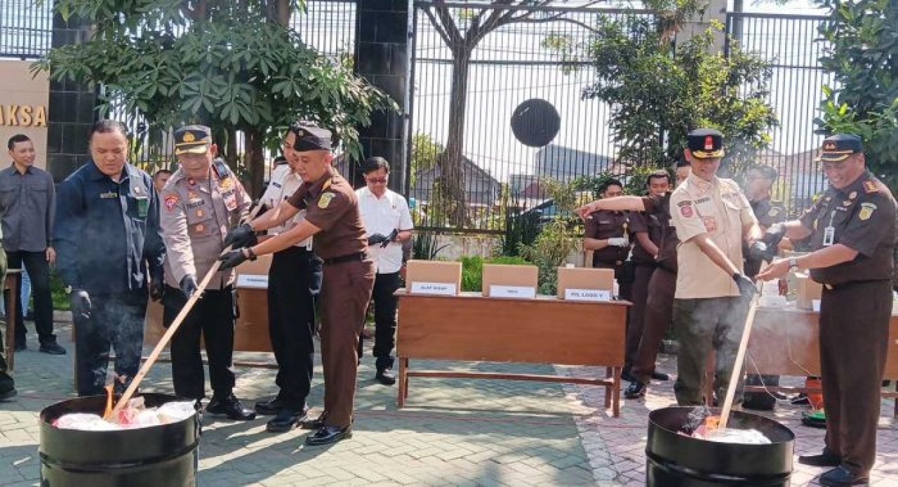 Sabu 1,3 Kg hingga Sajam Dimusnahkan Kejari Bangil, Pasuruan Masih Darurat Narkoba