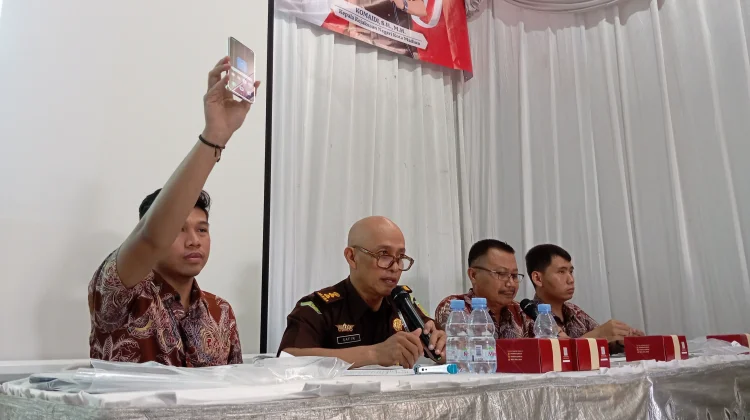 Kejari Kota Madiun Lelang 28 Handphone Rampasan Negara