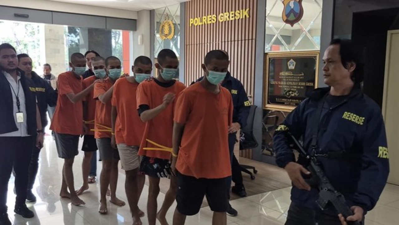 Gara-Gara Bola, Pemuda Asal Surabaya Dikeroyok 8 Suporter di Gresik