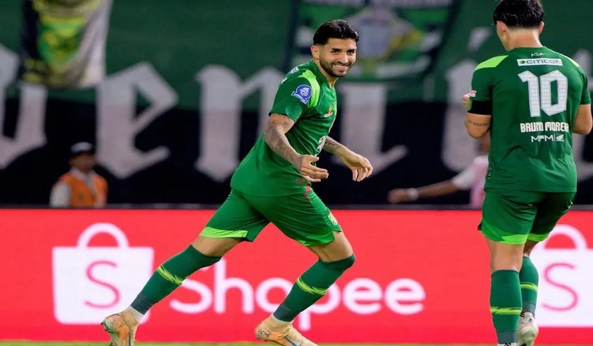 Jamu Persik Kediri di Gelora Bung Tomo Persebaya Borong 5 Gol Tanpa Balas