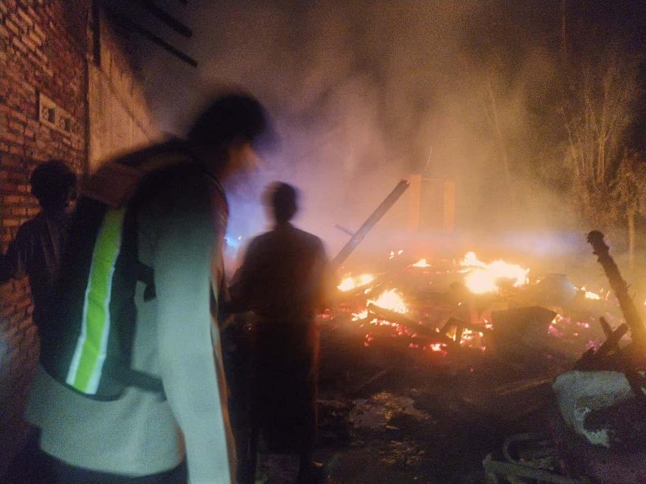 Lansia di Jember Ditemukan Tewas Terbakar di Dalam Kamar, Tetangga Curiga HP yang Sedang Dicas Jadi Pemicu