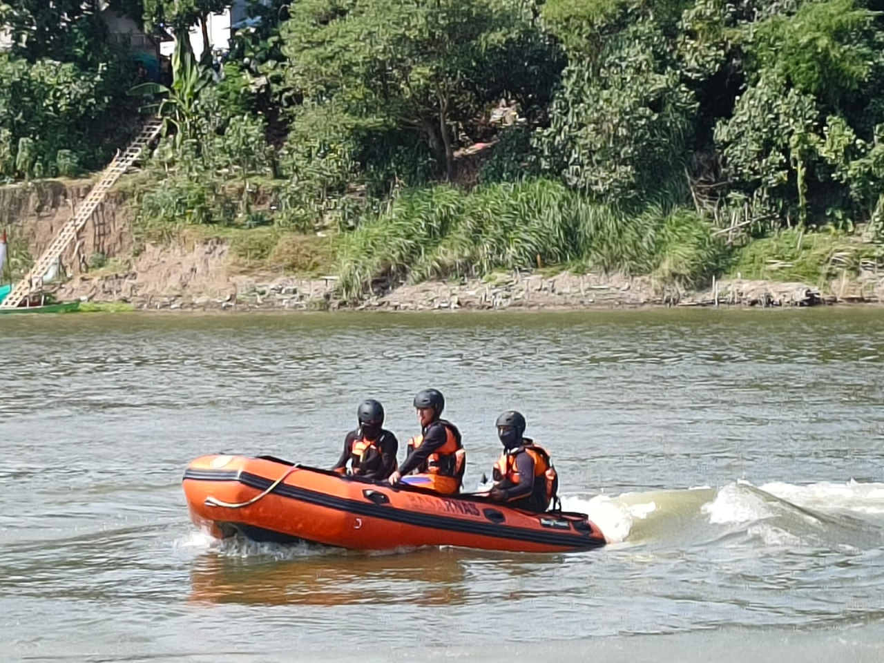 Remaja 18 Tahun Tenggelam di Bengawan Solo Bojonegoro, Tim SAR Gabungan Sisir Aliran Sungai