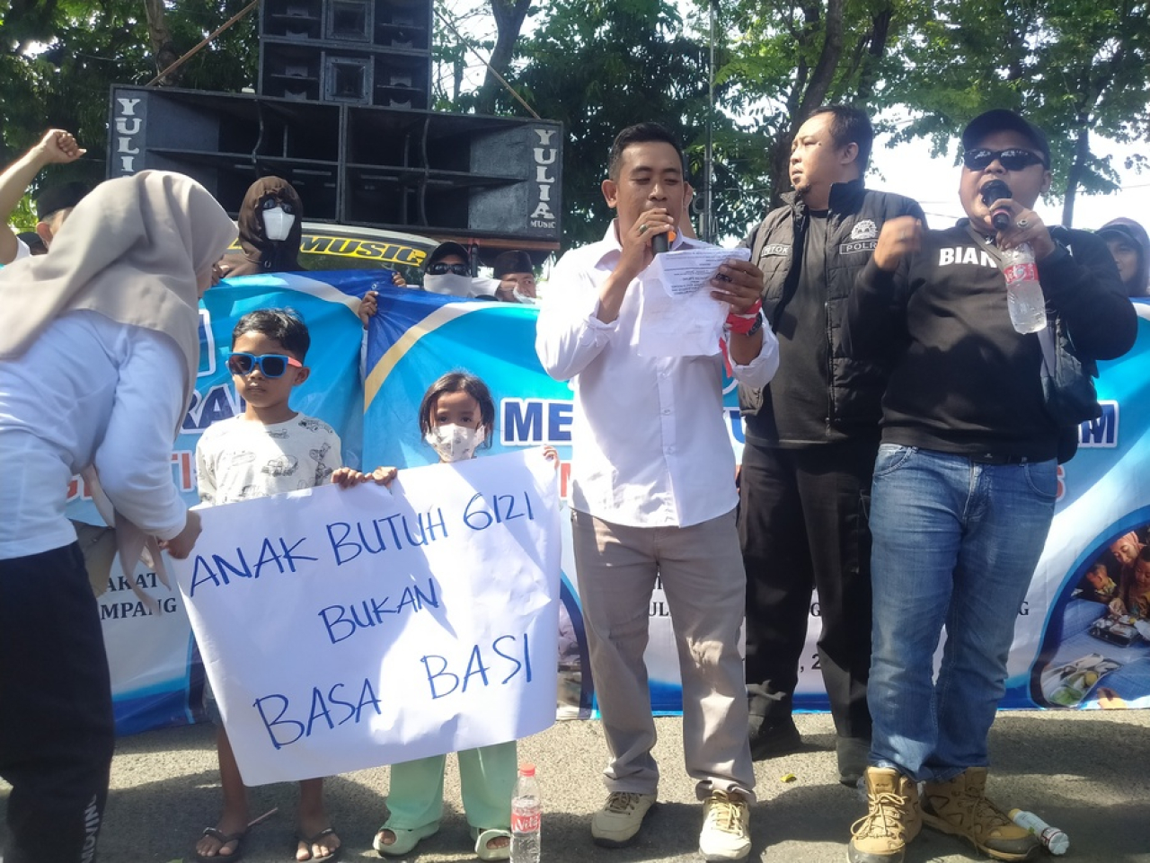 Gelar Aksi Damai, Ratusan Pemuda dan Warga Sampang Minta DPRD Kawal Program MBG