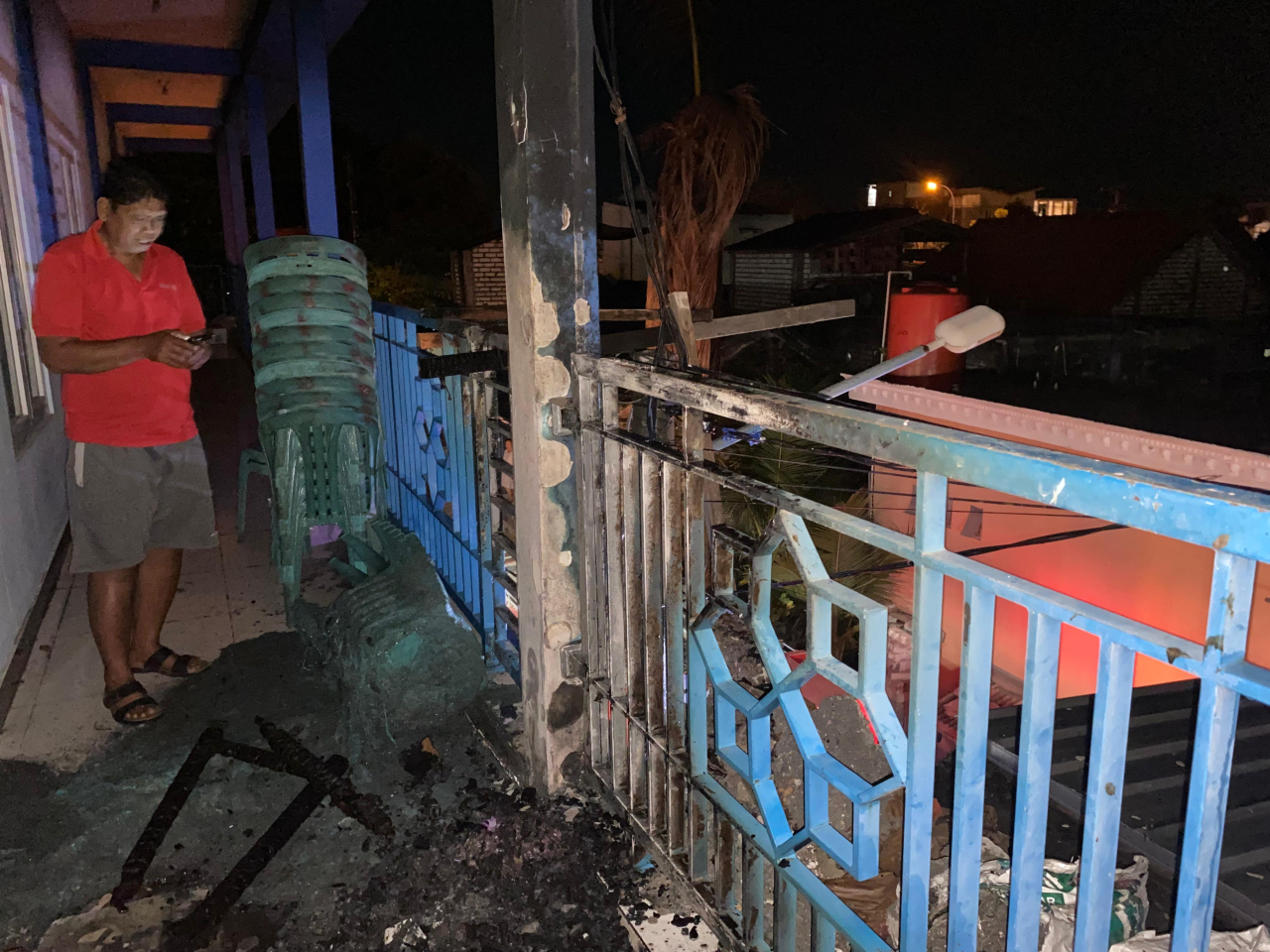 Diduga Dipicu Putung Rokok, Kebakaran Nyaris Hanguskan Mushola di Gresik
