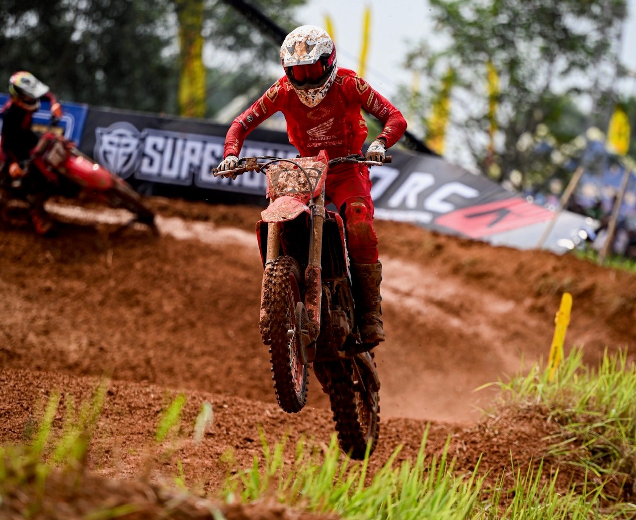 Bangkit dari Insiden Kualifikasi, Ivan Valrossi Rebut Podium Perdana Kejurnas MX2 di Bekasi