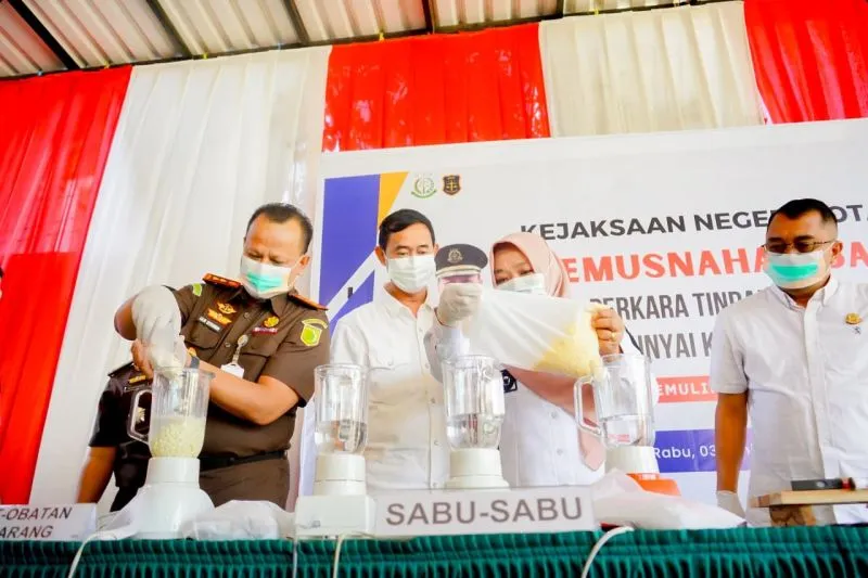 Kejari Probolinggo Kota Musnahkan Barang Bukti Kejahatan