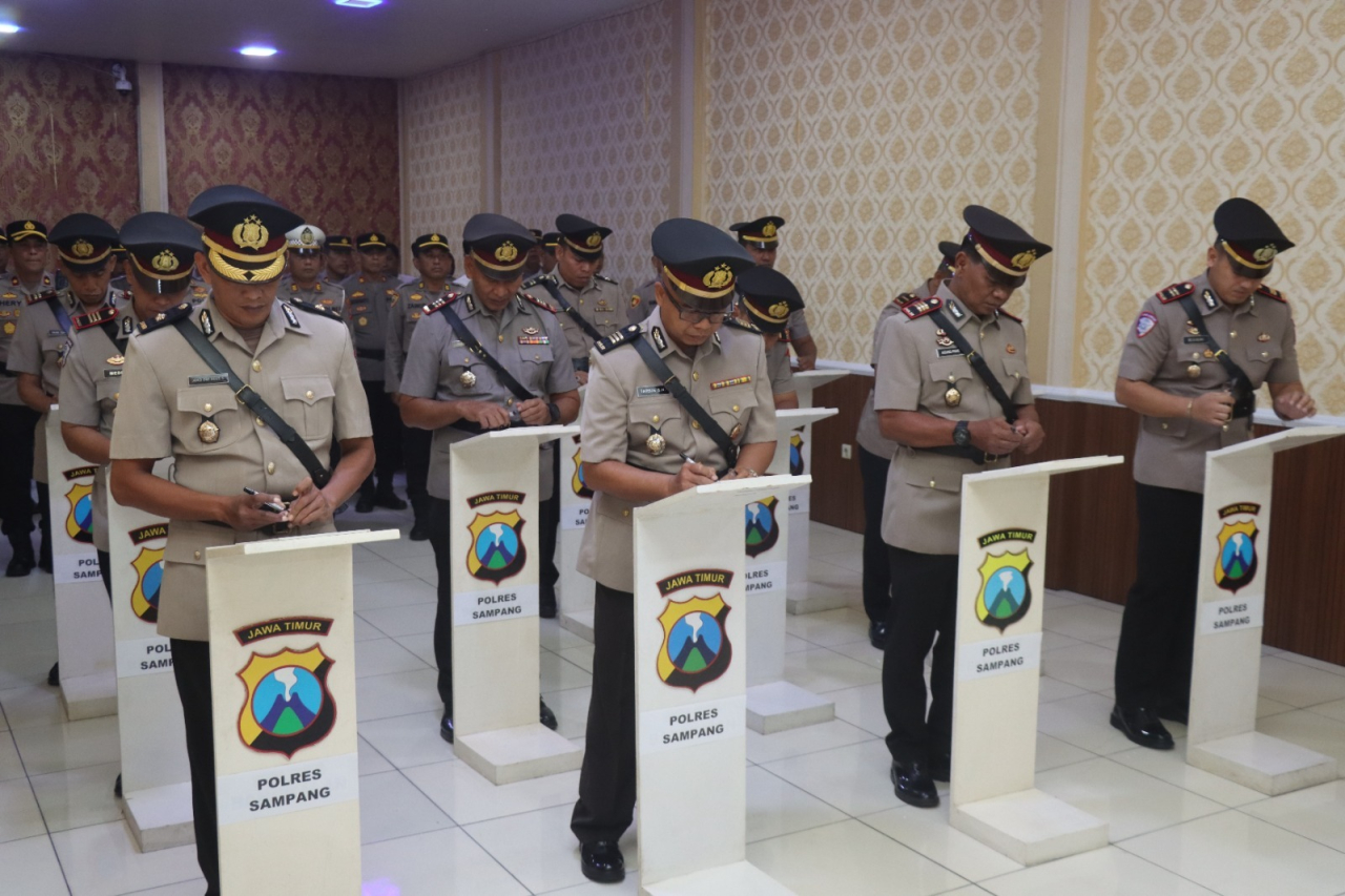 Enam Kapolsek Diganti, Kapolres Sampang Harap Jaga Nama Baik Institusi