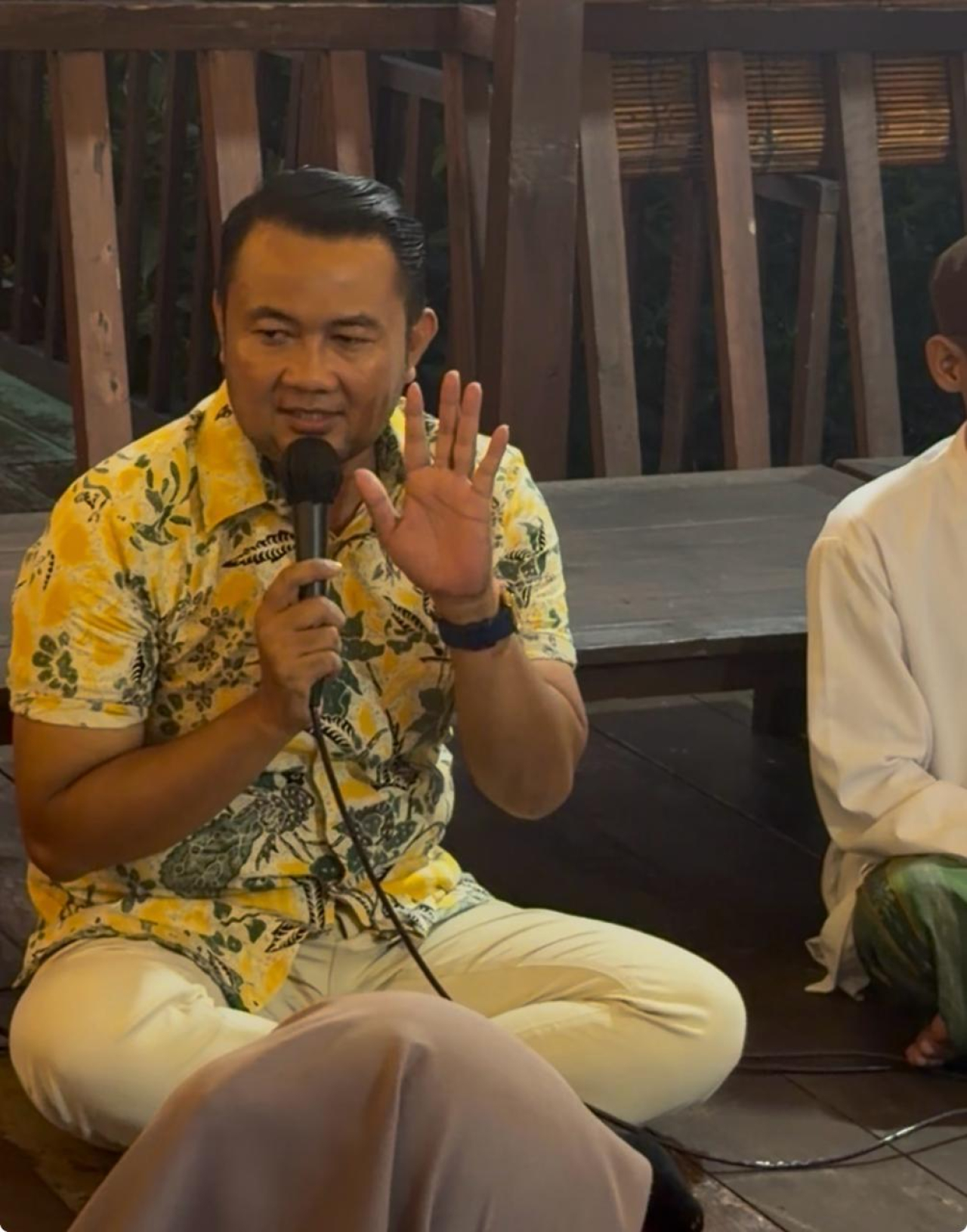 Politikus Nasdem Sampang Berikan Bantuan Kepada Anak Yatim