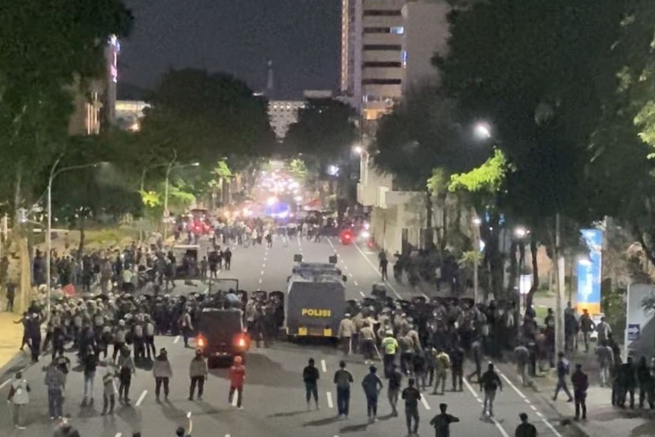 Bikin Rusuh Surabaya, Polisi Amankan Pendemo Grahadi