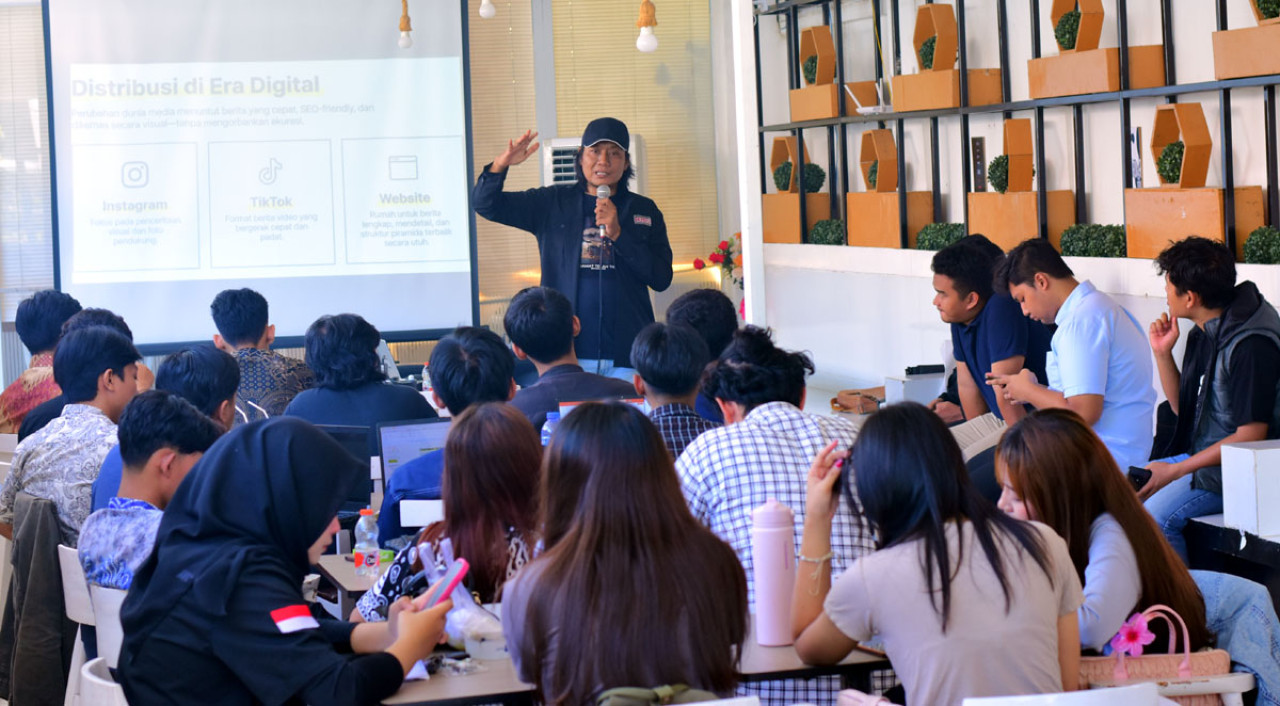 GMNI Surabaya dan Rumah Literasi Digital Gelar Pelatihan Jurnalistik di Hanaka Social Space