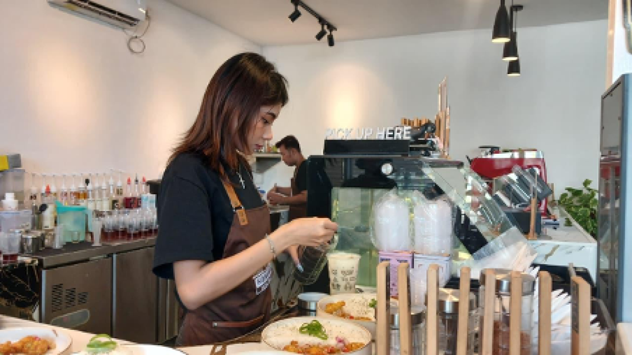 Dari Barber Menjadi Barista: Ketika Secangkir Kopi Membawa Joe Menemukan Passion Baru