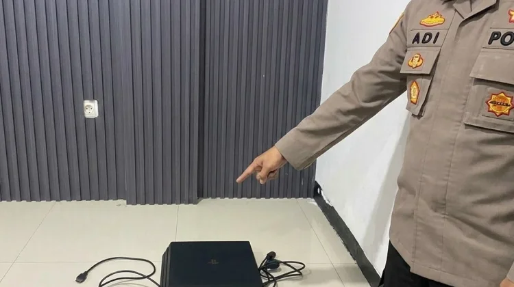 Maling Bobol Toko Gasak Playstation di Malang