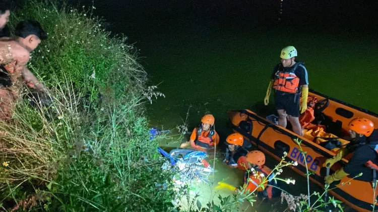 Diduga Melaju Kencang, Dua Pria Asal Nganjuk Tewas di Waduk Kalimati Sidoarjo