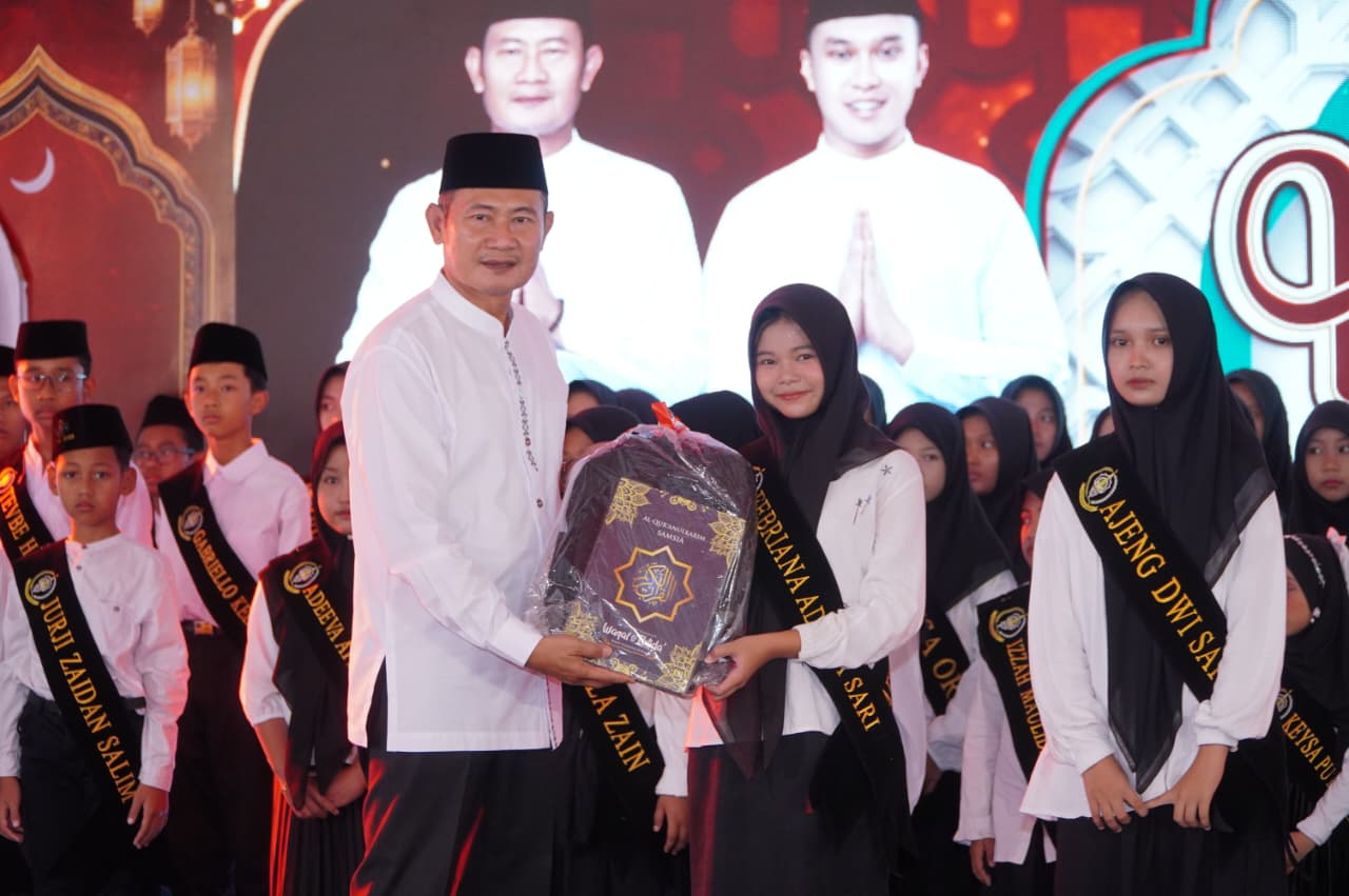 Siapkan SDM Unggul dan Kokoh Etika, Bupati Yuhronur Kukuhkan 3.162 Hafidz-Hafidzah Lamongan