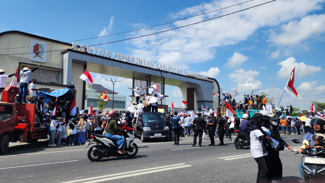 Ribuan Relawan MBG Datangi DPRD Bojonegoro, Sampaikan Dukungan Sekaligus Desak Pengawasan Ketat