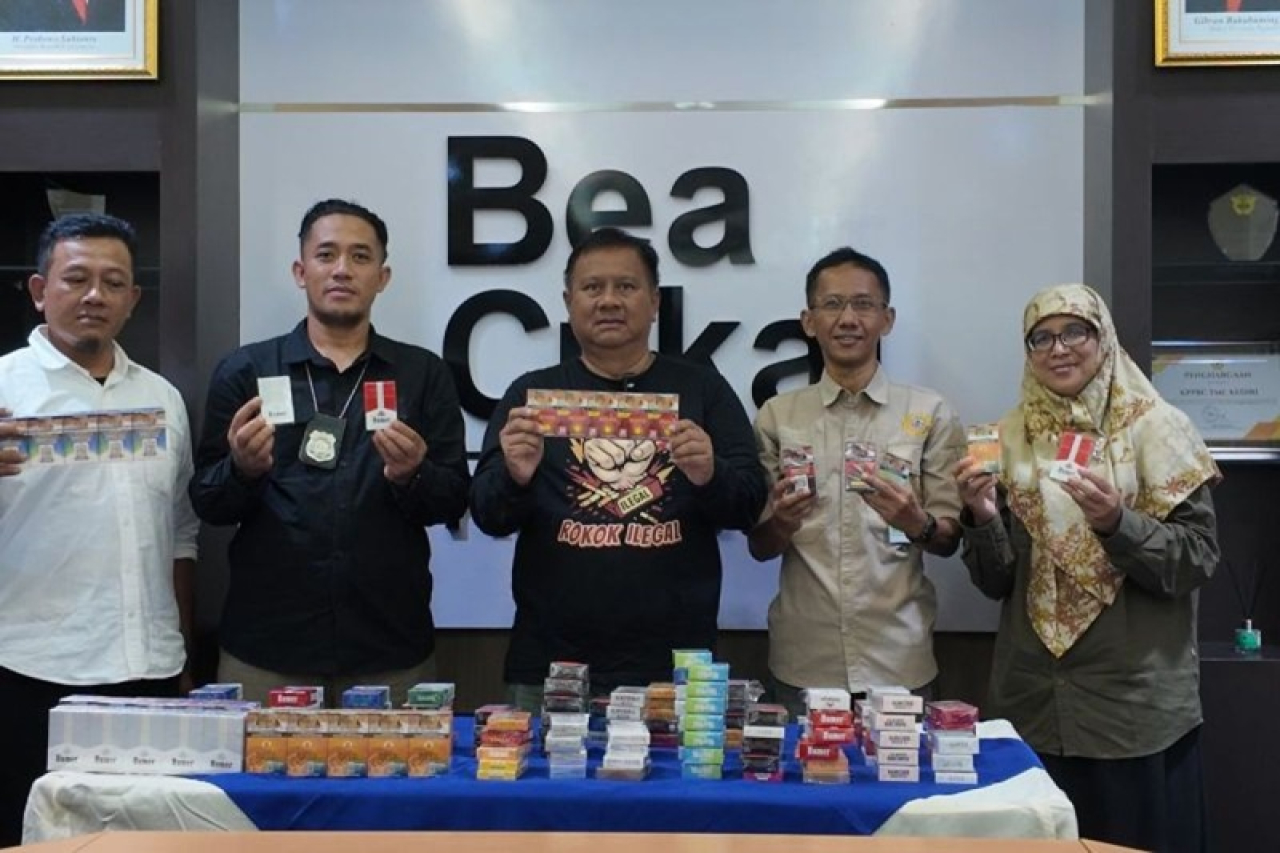 Bea Cukai dan Satpol PP Gerebek Peredaran Rokok Ilegal di Kediri